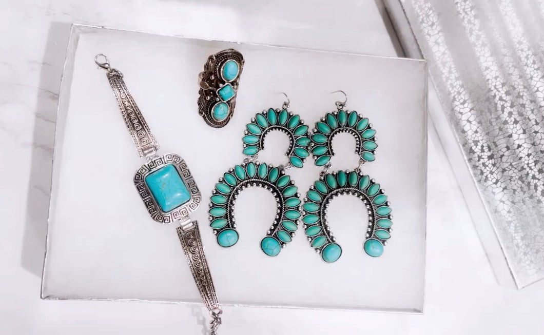 Custom teal set
